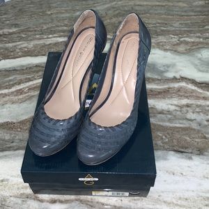 GUC Andrew Geller navy, closed-toe heel, size 8.5.